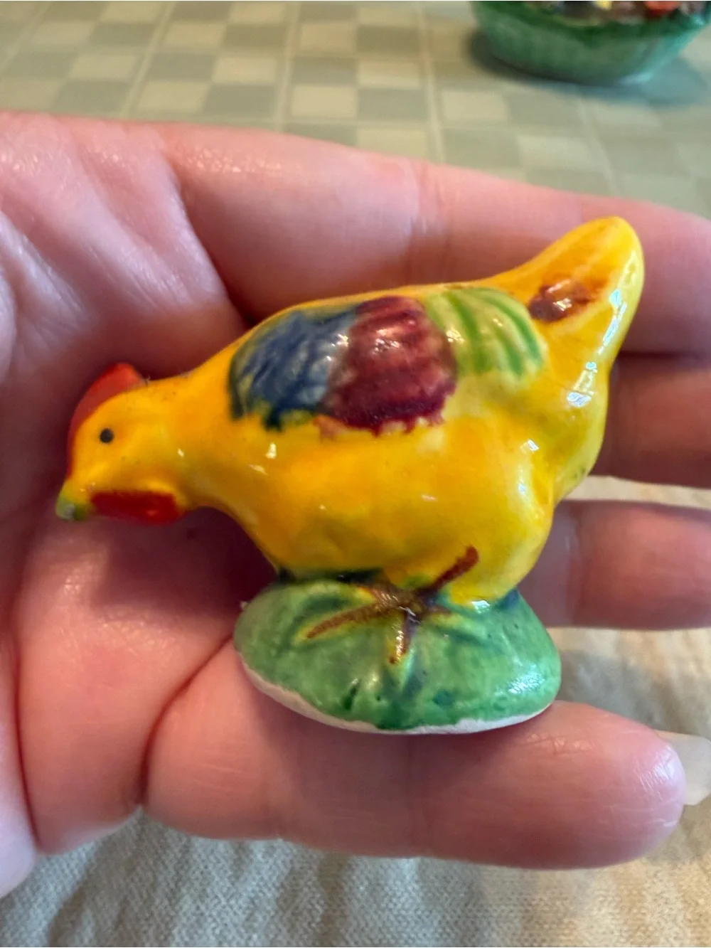 Vtg Ceramic Rooster & Hen Salt & Pepper Shakers Set w/Nest Basket MCM Farmhouse
